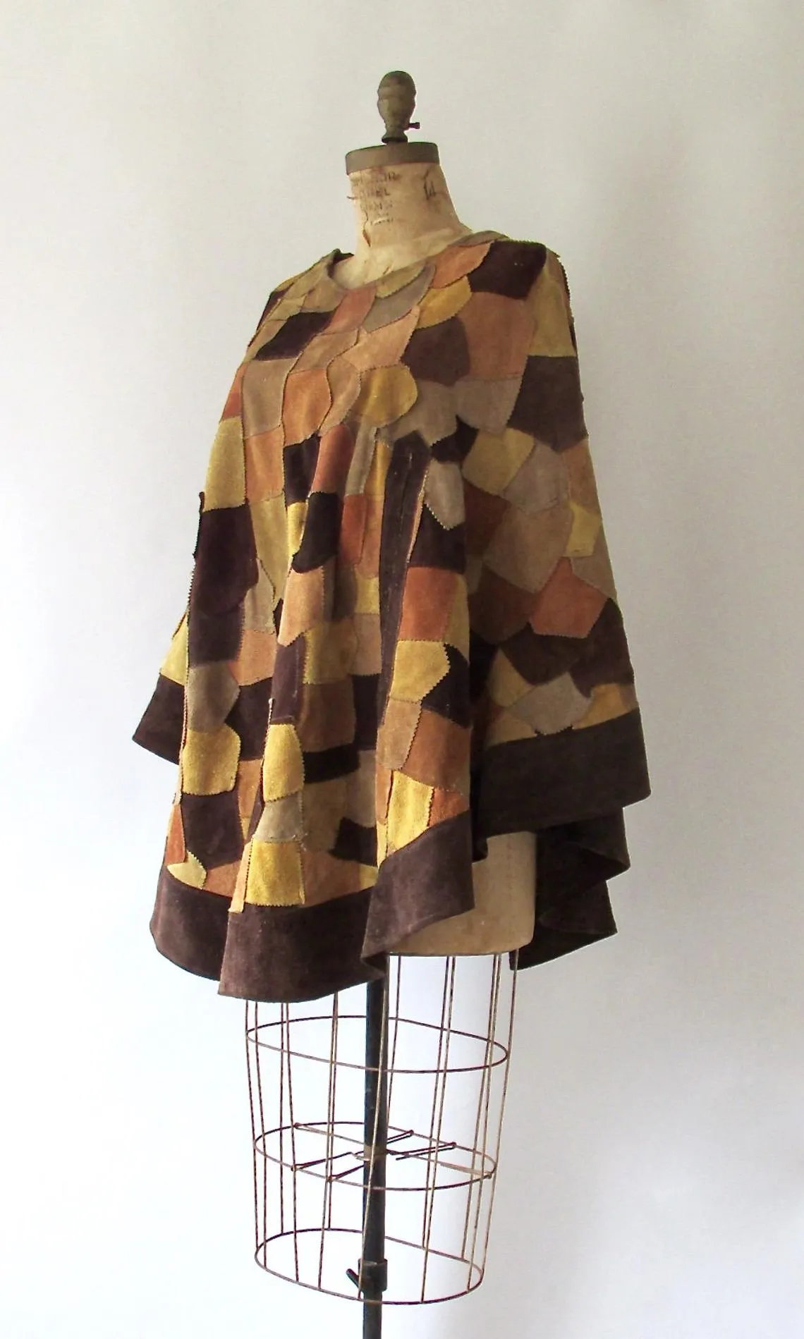 QUEEN OF CAPES 1970s Hippie Patchwork Suede Leather Poncho, Size Med/Lg