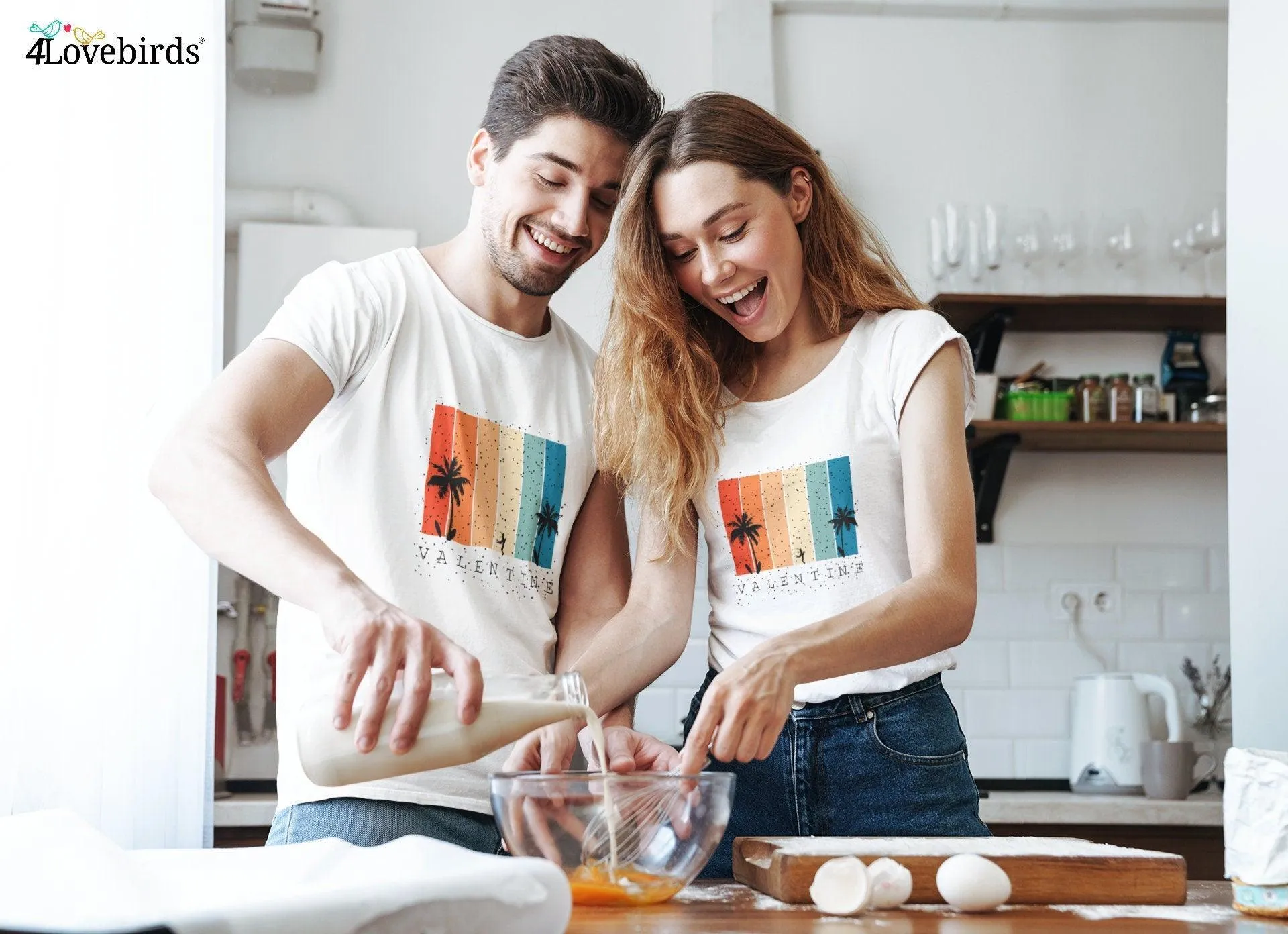 Romantic Couples on the Beach Hoodie, Love matching T-shirt, Cute Couple Sweatshirt, Valentine Longsleeve, Colorful Tshirt